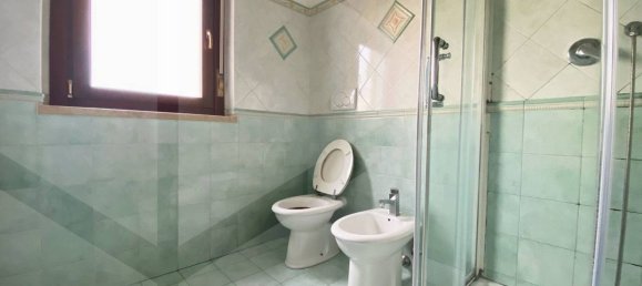 3 rooms Apartment in Rome, Italy No. 28374 28