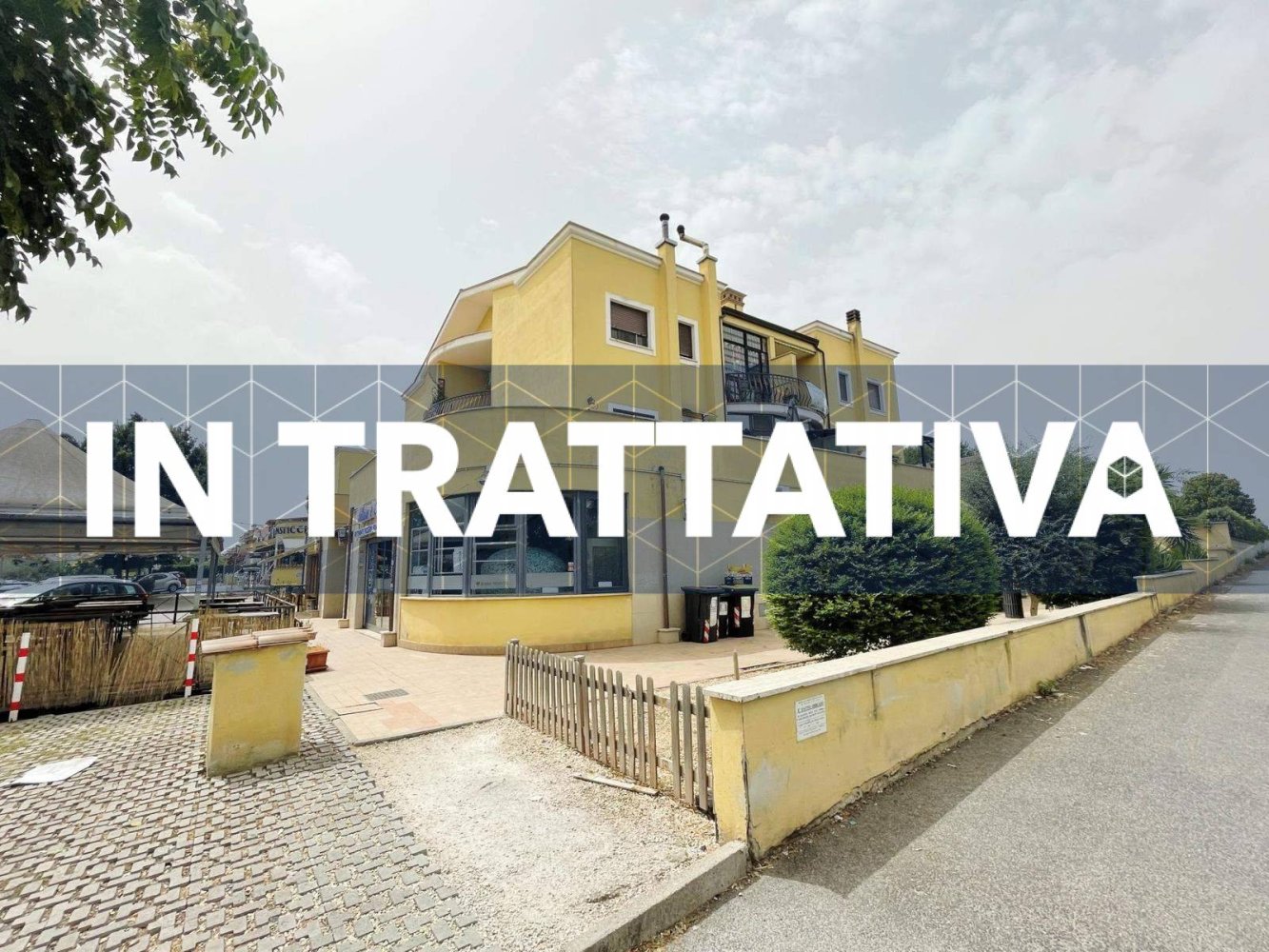 3 rooms Apartment in Rome, Italy No. 28374