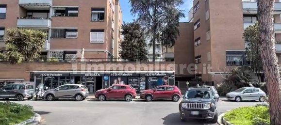 2 bedrooms Apartment in Rome, Italy No. 32402 2