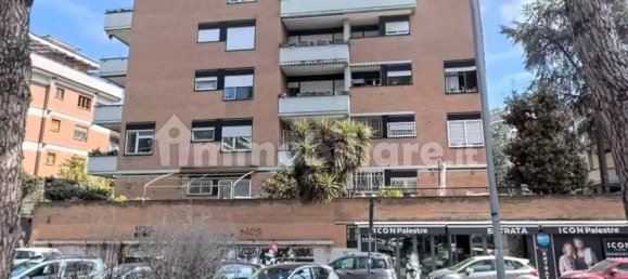 2 bedrooms Apartment in Rome, Italy No. 32402 3