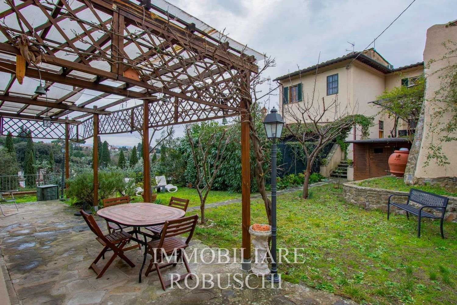 7 rooms Villa in Florence, Italy No. 192822