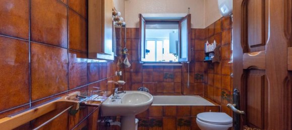 4-salle Appartement à Latina, Italy No. 62787 15