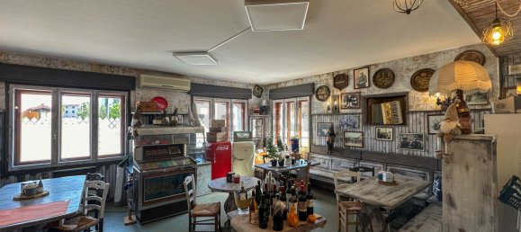 131m² Commercial property in Udine, Italy No. 145629 10