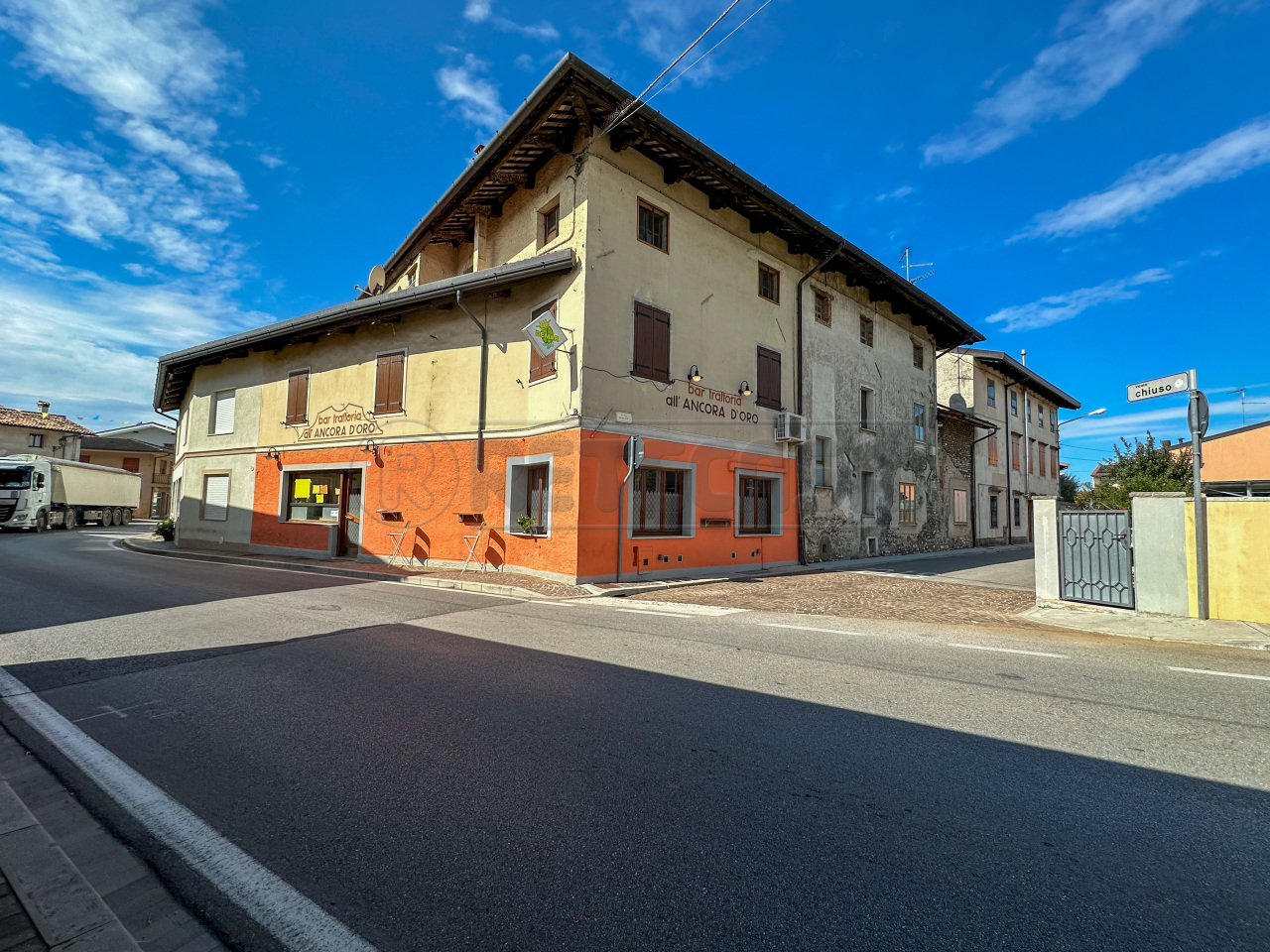 131m² Commercial property in Udine, Italy No. 145629