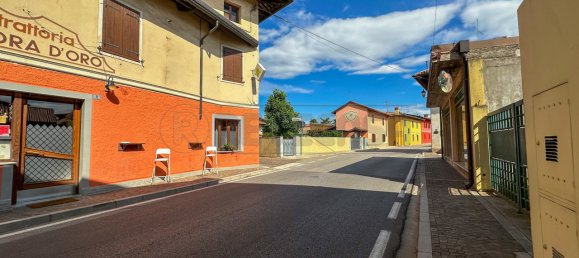 131m² Commercial property in Udine, Italy No. 145629 5