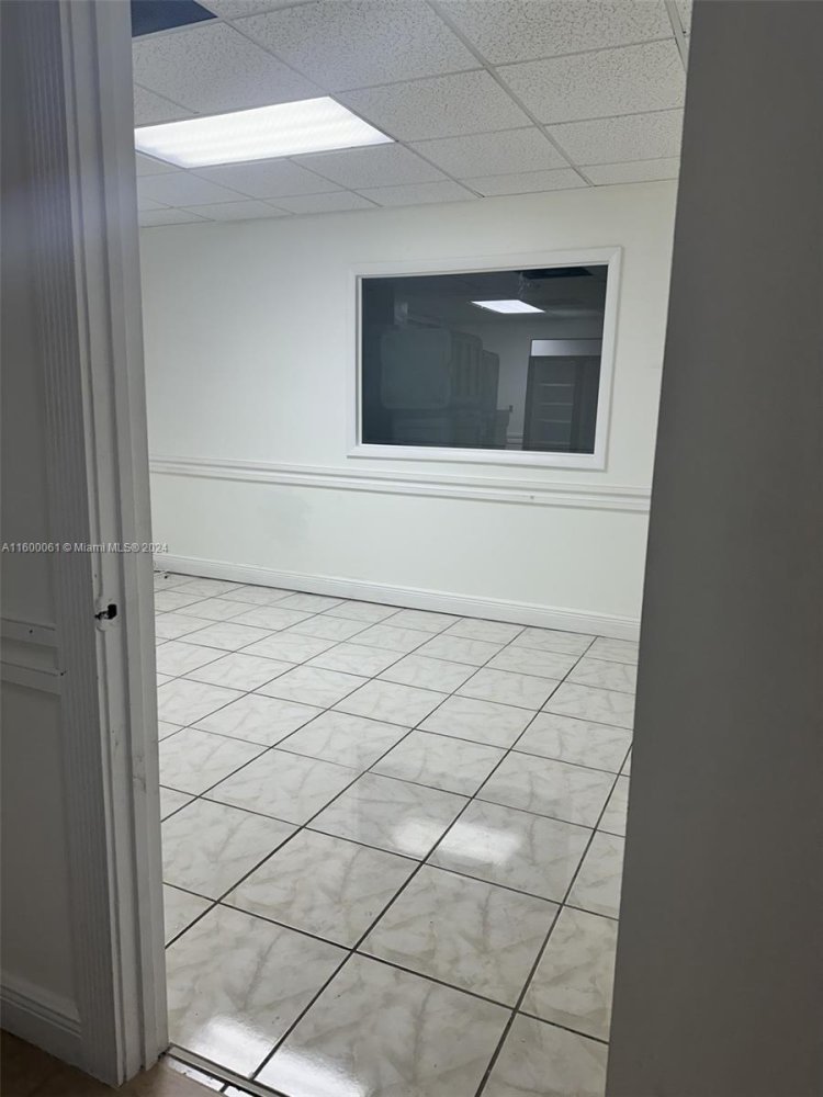 Office for rent in Miami, Miami-Dade, Florida, USA № 614015
