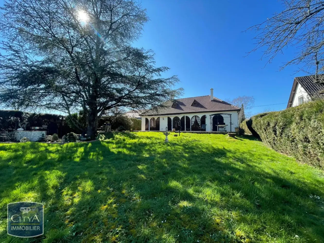 4-salle Maison à Châteauroux, France No. 352929