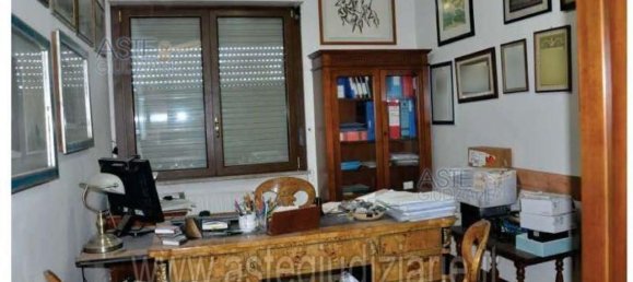 4 rooms Apartment in Rome, Italy No. 190648 2