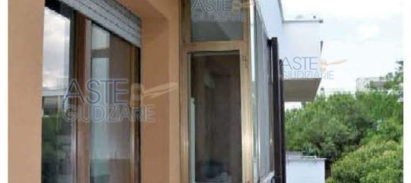 4 rooms Apartment in Rome, Italy No. 190648 9