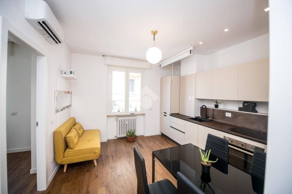 2 bedrooms Apartment in Milan, Italy No. 266773