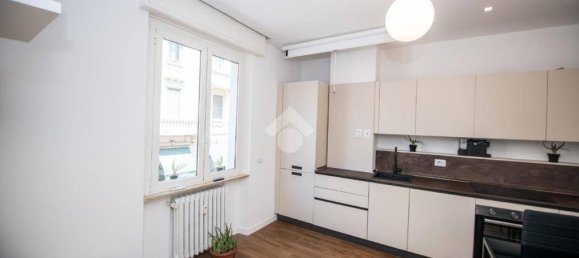 2 bedrooms Apartment in Milan, Italy No. 266773 4