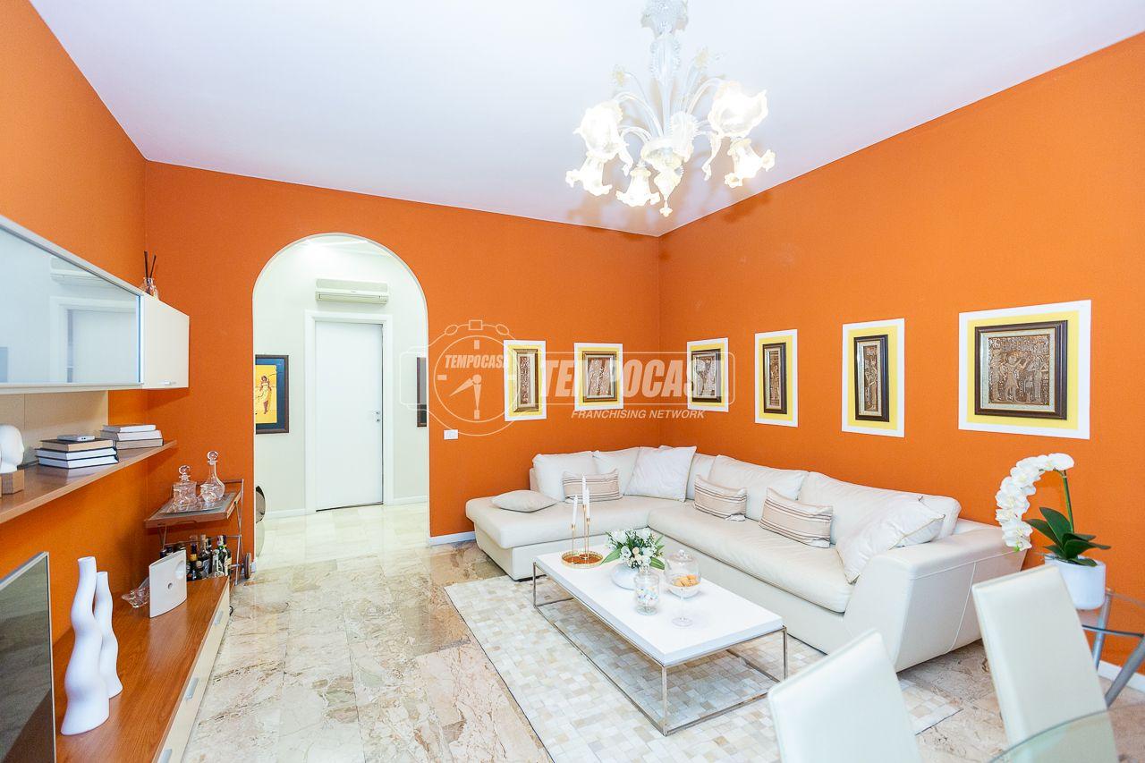 Apartamento de 4 habitaciónes en Brescia, Italy No. 235987