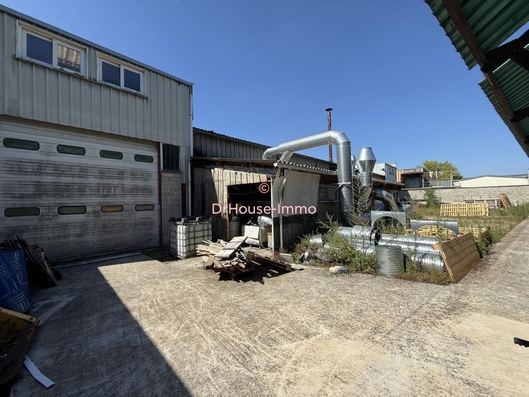 500m² Commercial property in Meaux, France No. 296036