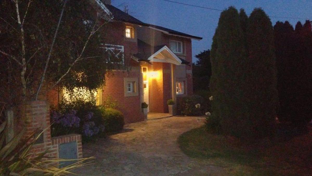 3 bedrooms House in Mar del Plata, Argentina No. 73610