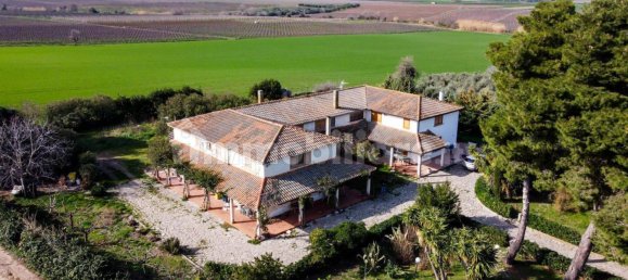 4 bedrooms Villa in Campomarino, Italy No. 225691 2