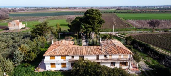 4 bedrooms Villa in Campomarino, Italy No. 225691 4