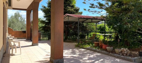 5 rooms Apartment in Borgia, Italy No. 278085 3