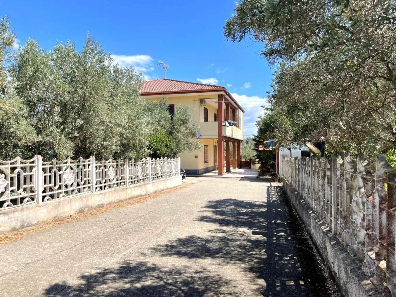 5 rooms Apartment in Borgia, Italy No. 278085