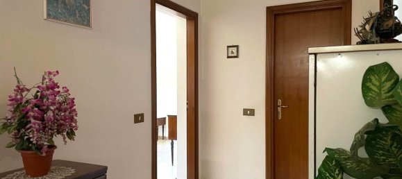 5 rooms Apartment in Borgia, Italy No. 278085 18