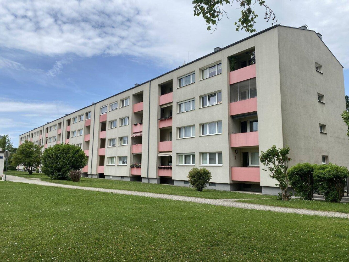 3-salle Appartement à St. Polten, Austria No. 153062