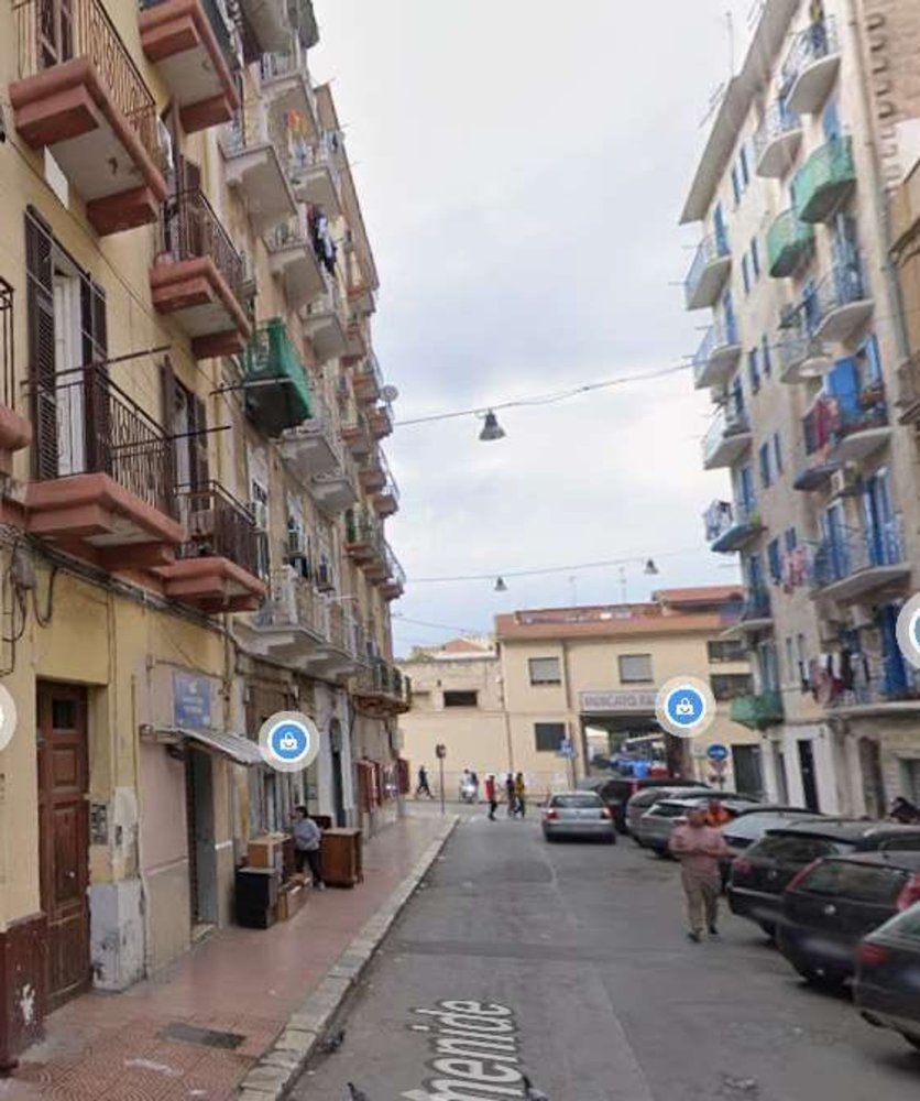 5 rooms Apartment in Taranto, Italy No. 286966