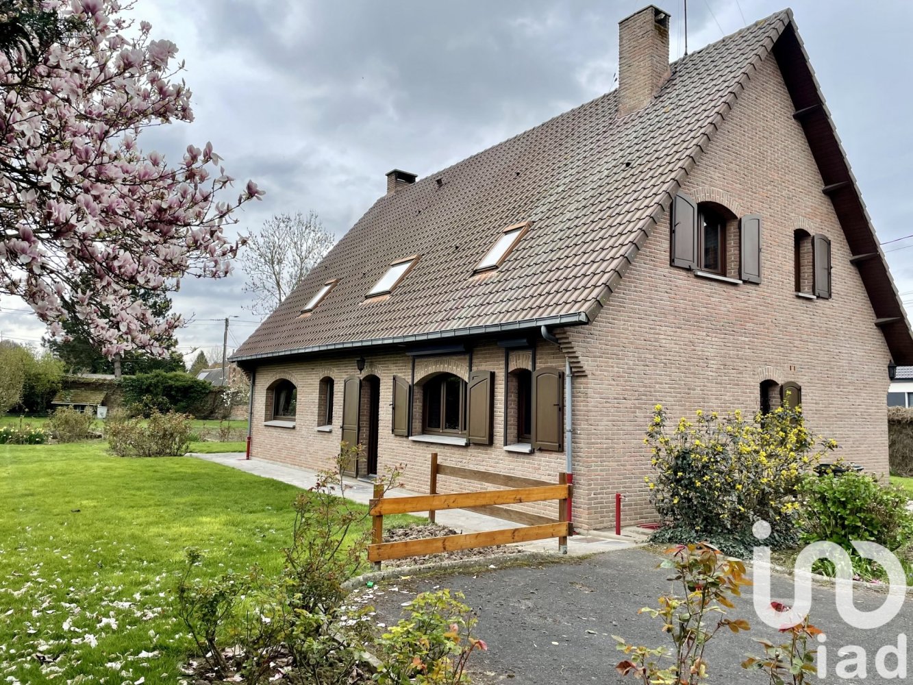  Castillos de 6 dormitorios en Bantigny, France No. 258449