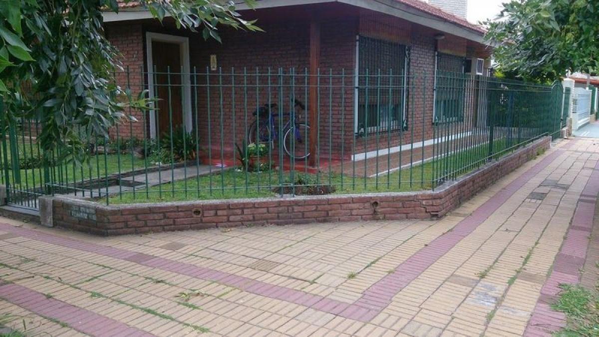 2 bedrooms House in Almirante Brown, Argentina No. 93159