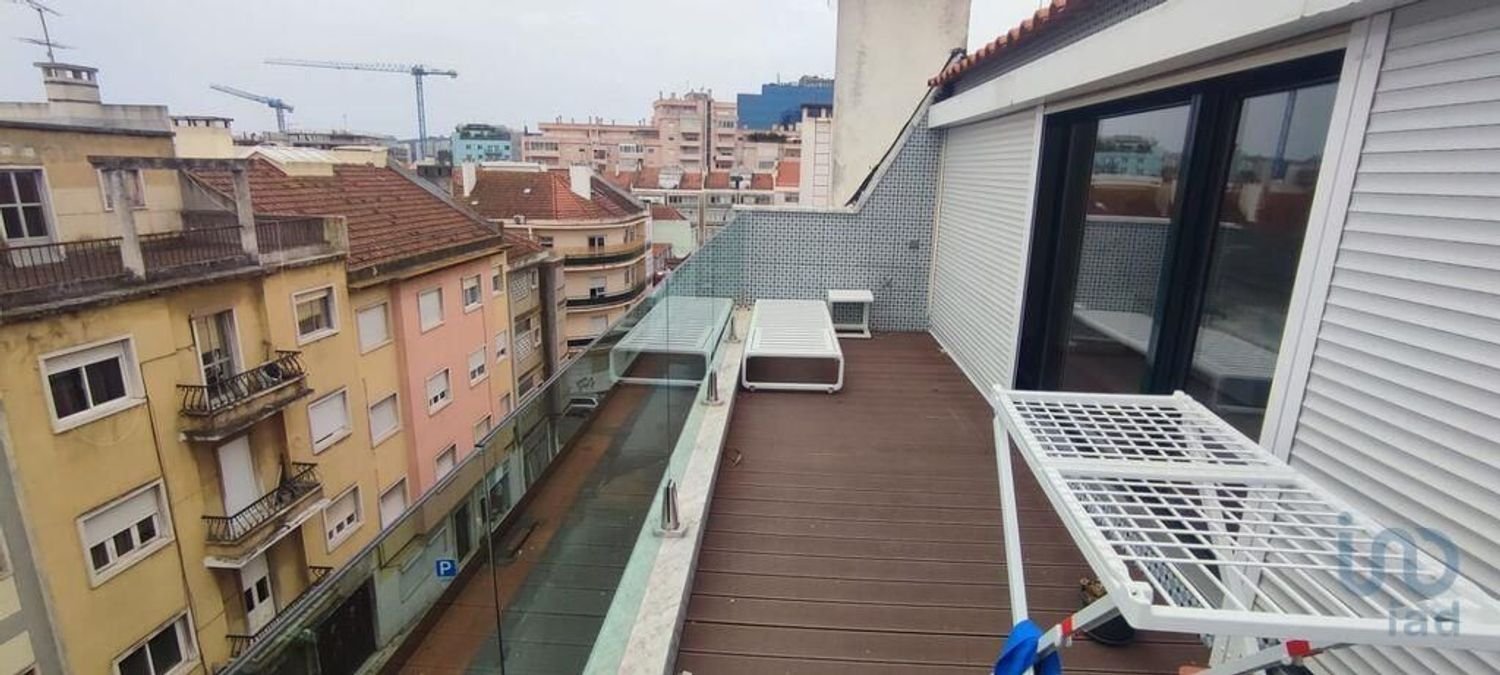 4 bedrooms Apartment in Lisbon, Portugal No. 97535