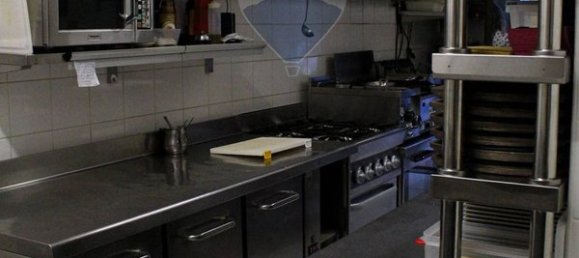 80m² Commercial property in Castelfranco Piandiscò, Italy No. 205769 3