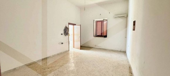 Casa de 4 habitaciónes en Triggiano, Italy No. 22747 2