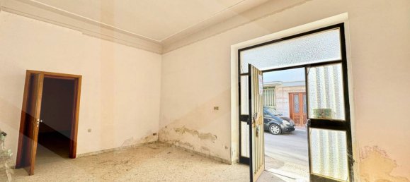 Casa de 4 habitaciónes en Triggiano, Italy No. 22747 5