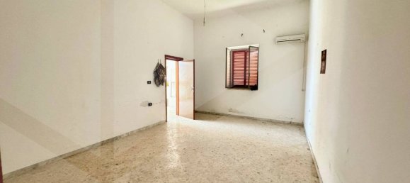 Casa de 4 habitaciónes en Triggiano, Italy No. 22747 10