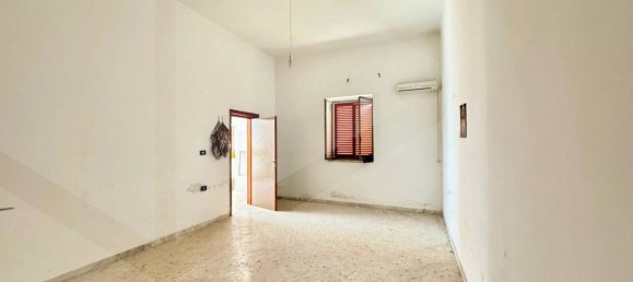 Casa de 4 habitaciónes en Triggiano, Italy No. 22747 11