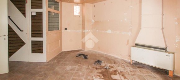 Коммерческая недвижимость с 2 комнатами в Понтольо, Италия № 233948 10