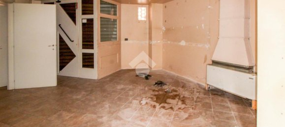 Коммерческая недвижимость с 2 комнатами в Понтольо, Италия № 233948 9