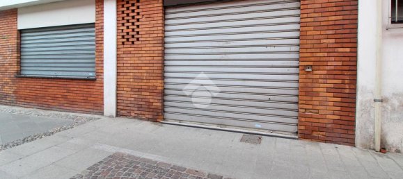 Коммерческая недвижимость с 2 комнатами в Понтольо, Италия № 233948 19