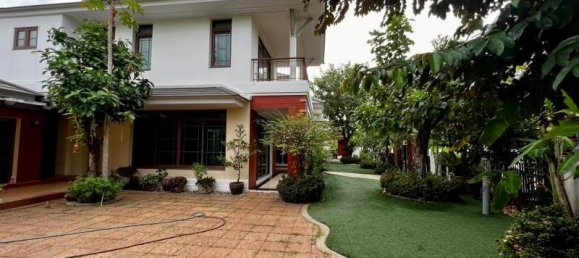 5 bedrooms Cafe / restaurant in Bangkok, Thailand No. 6390 2