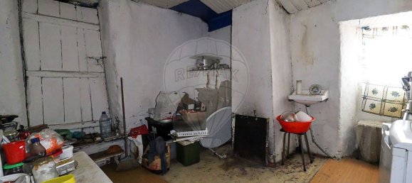 3 bedrooms House in Miranda do Corvo, Portugal No. 10628 5