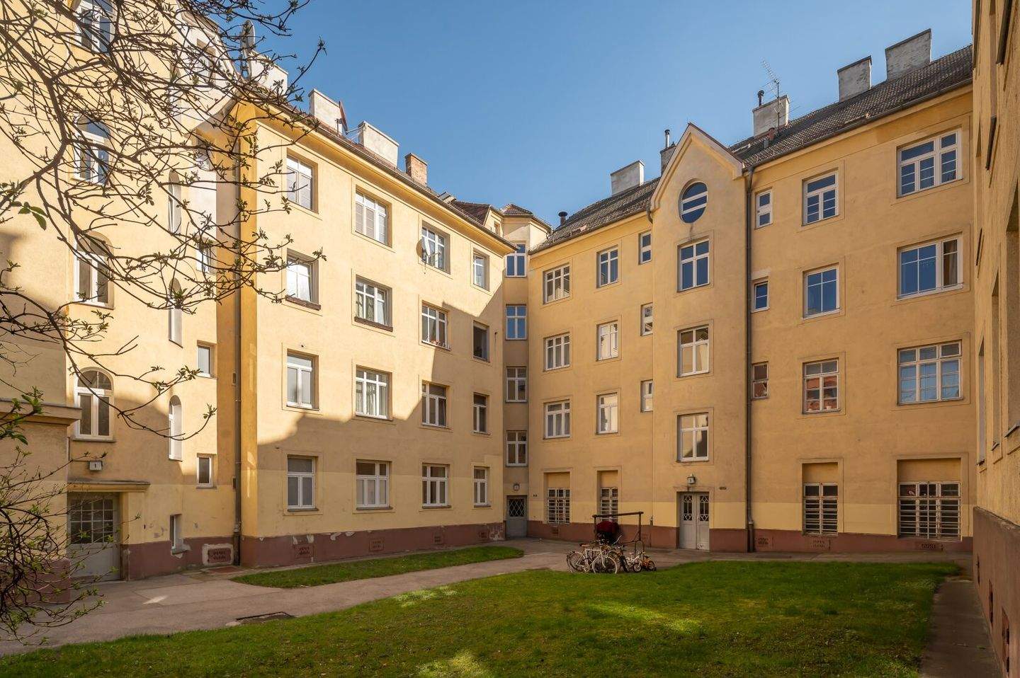 2 rooms Apartment in Simmering, Austria No. 129833