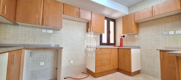 Вилла с 4 спальнями в Al Khalidiya, ОАЭ № 23392 15