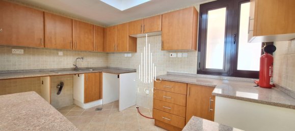 Вилла с 4 спальнями в Al Khalidiya, ОАЭ № 23392 9