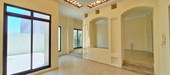 Вилла с 4 спальнями в Al Khalidiya, ОАЭ № 23392 5