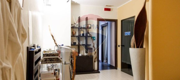 5 rooms Commercial property in Concorezzo, Italy No. 58222 8