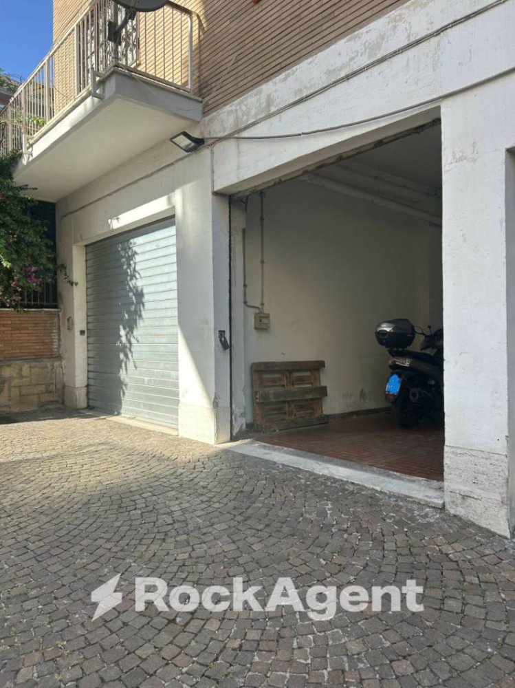 Garagem em Rome, Italy 57 m² N.º 391073