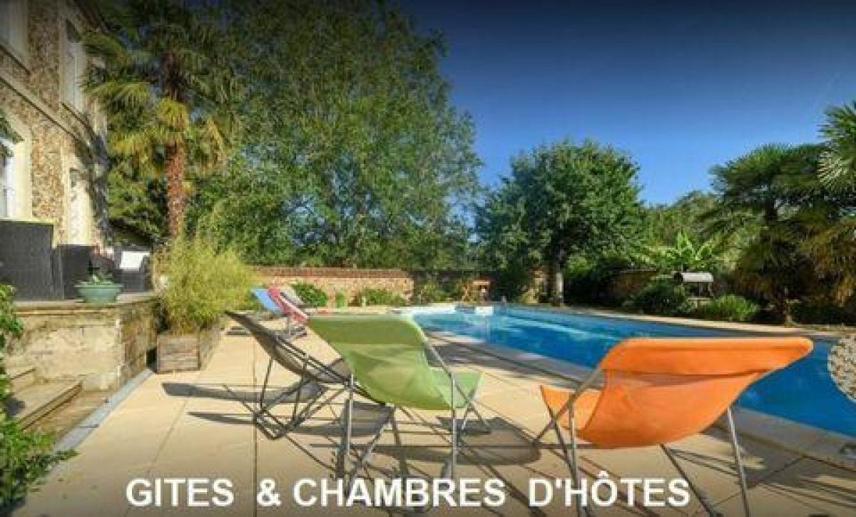 Oficina en Les Herbiers, France 520 m² No. 21247