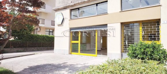 310m² Commercial property in Umbertide, Italy No. 171778 9