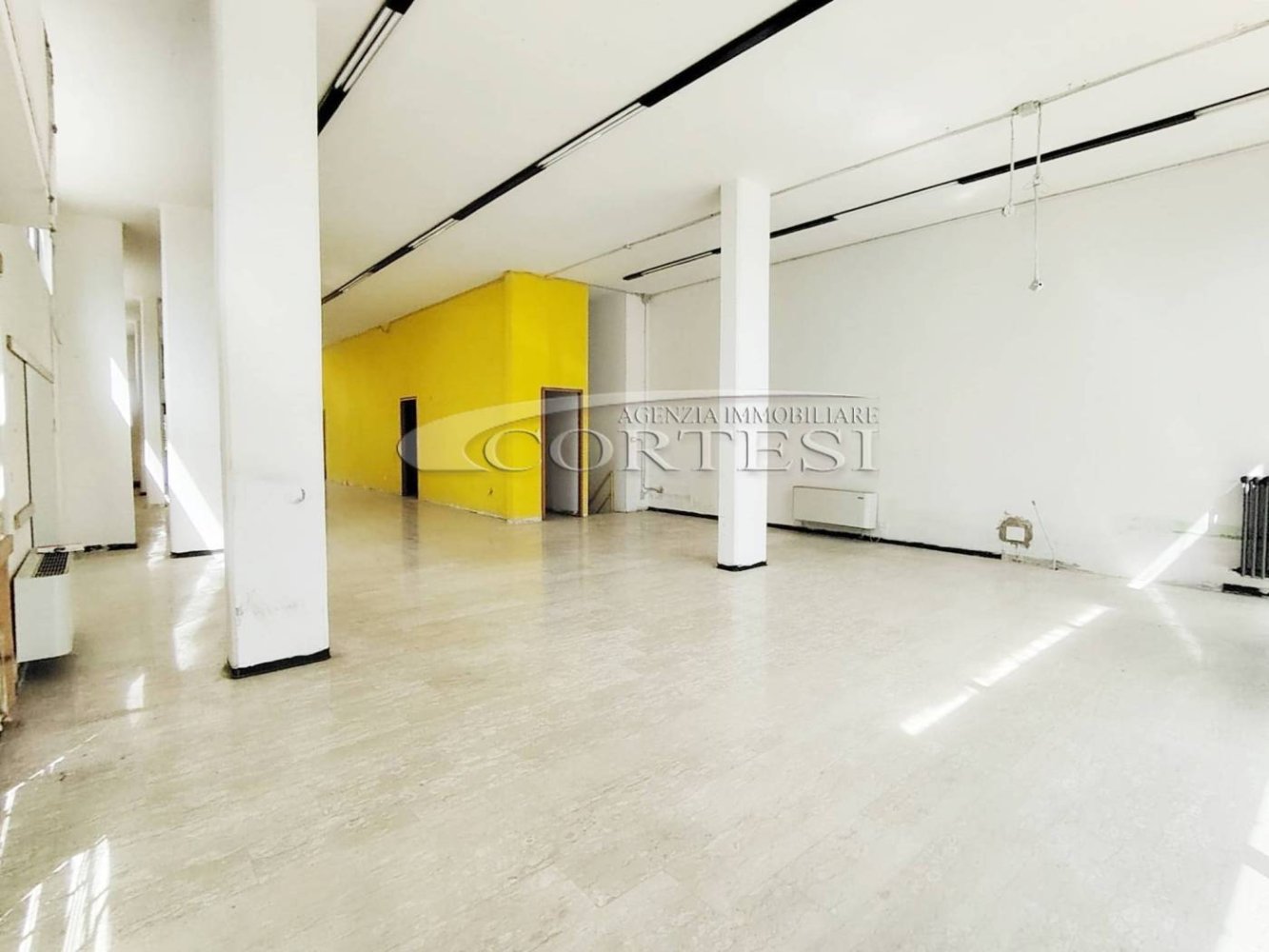 310m² Commercial property in Umbertide, Italy No. 171778