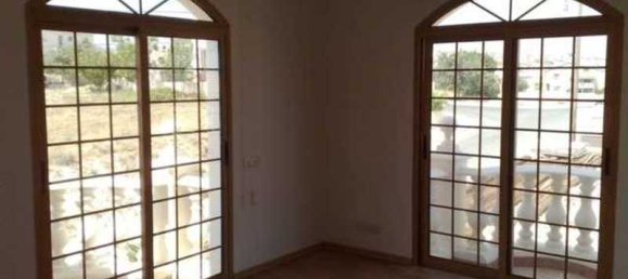 9 bedrooms House in Agios Athanasios, Cyprus No. 6682 6