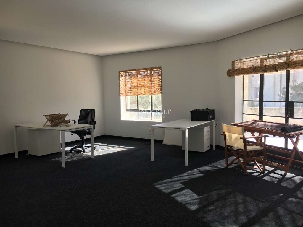 4 bedrooms Villa in Kappara, Malta No. 6431