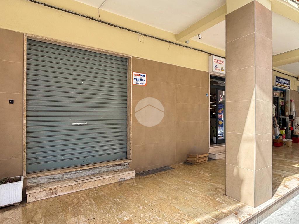 1 room Commercial property in Manfredonia, Italy No. 52471